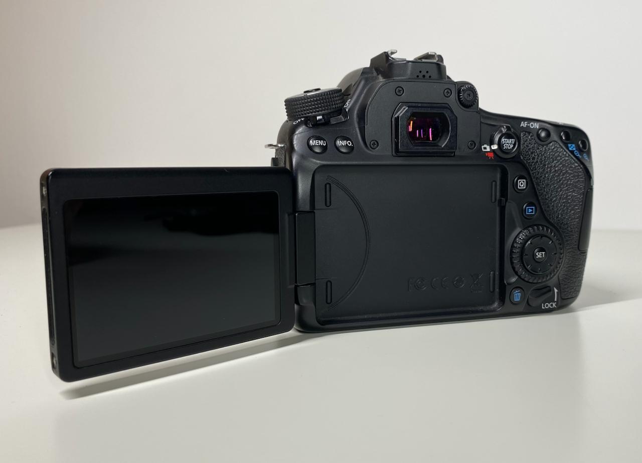 Фотоаппарат Canon EOS 80D