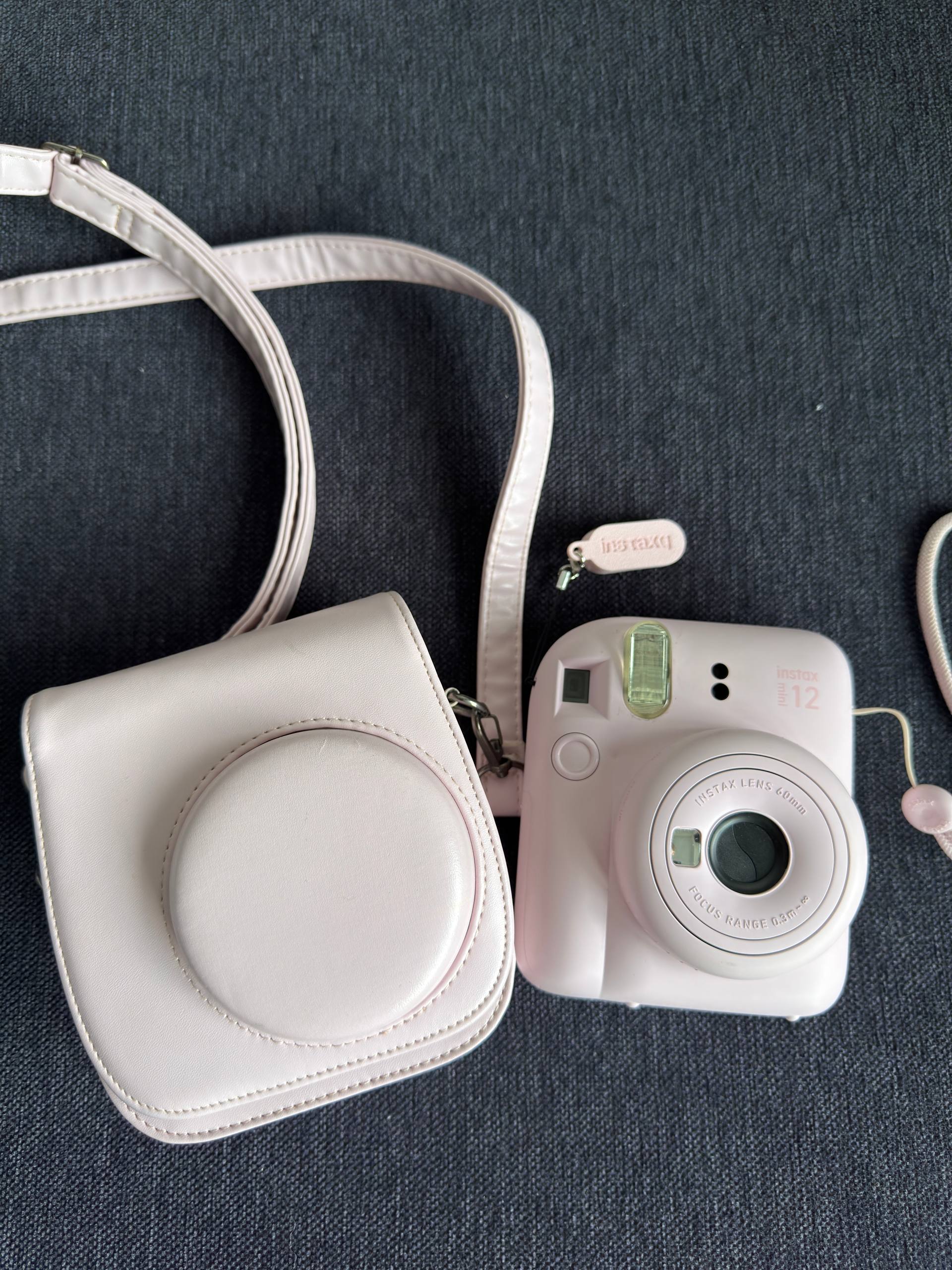 Фотоаппарат Instax 12 mini с чехлом и крышками