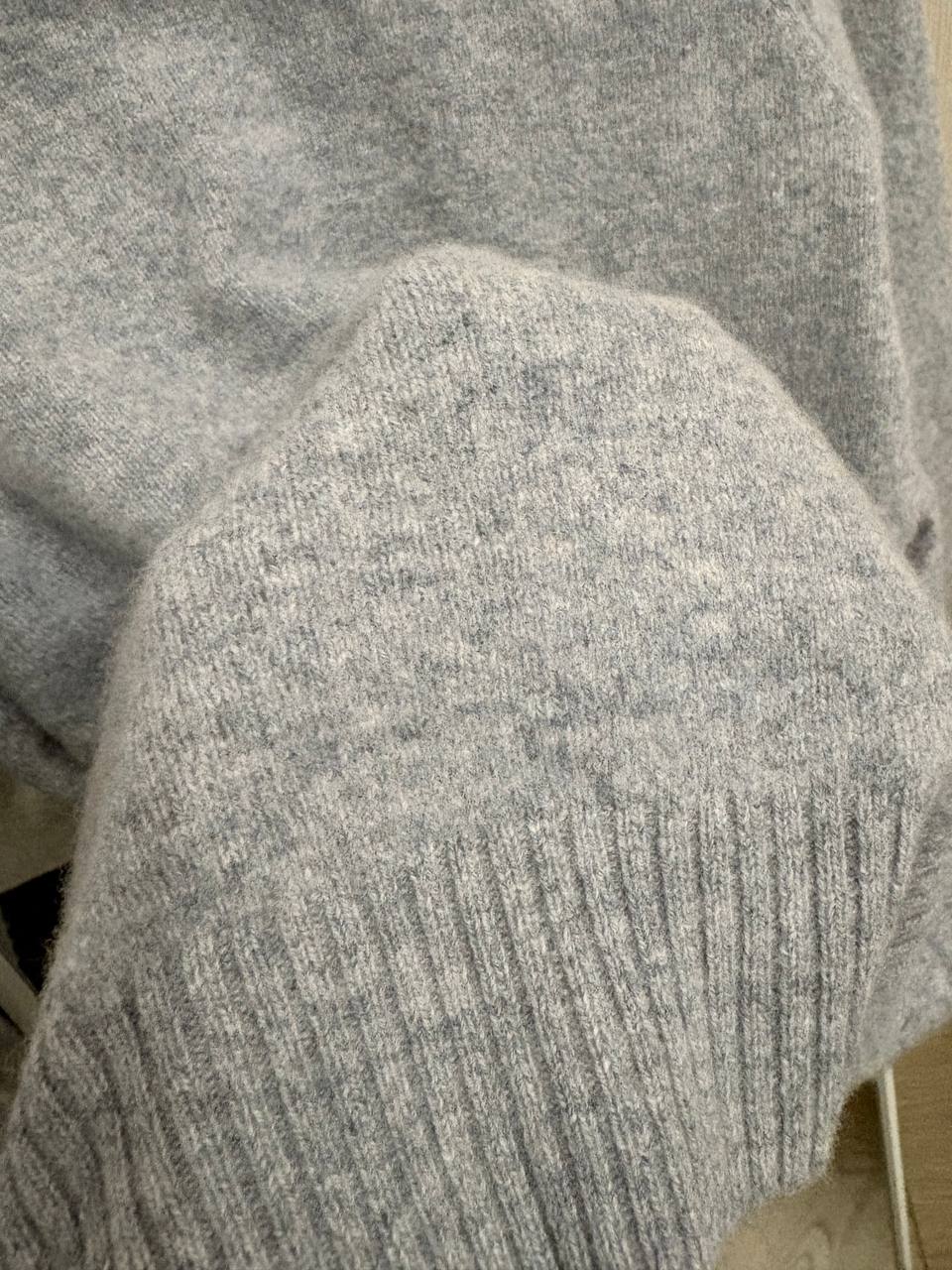 Свитер UNIQLO 100% шерсть, размер M
