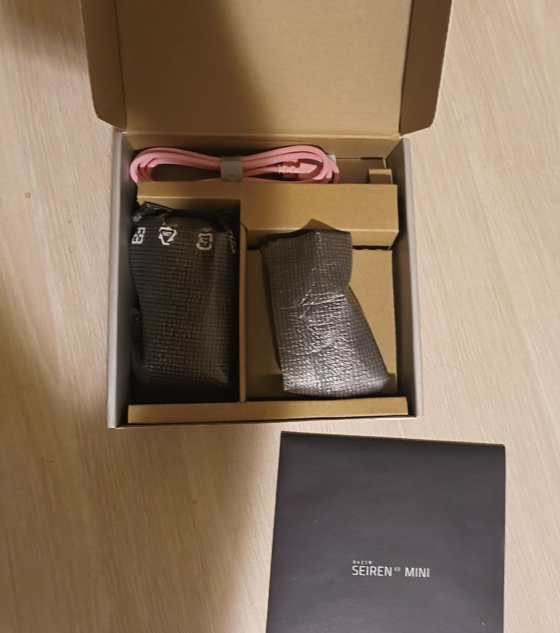 Razer Seiren Mini V3 Quartz микрофон