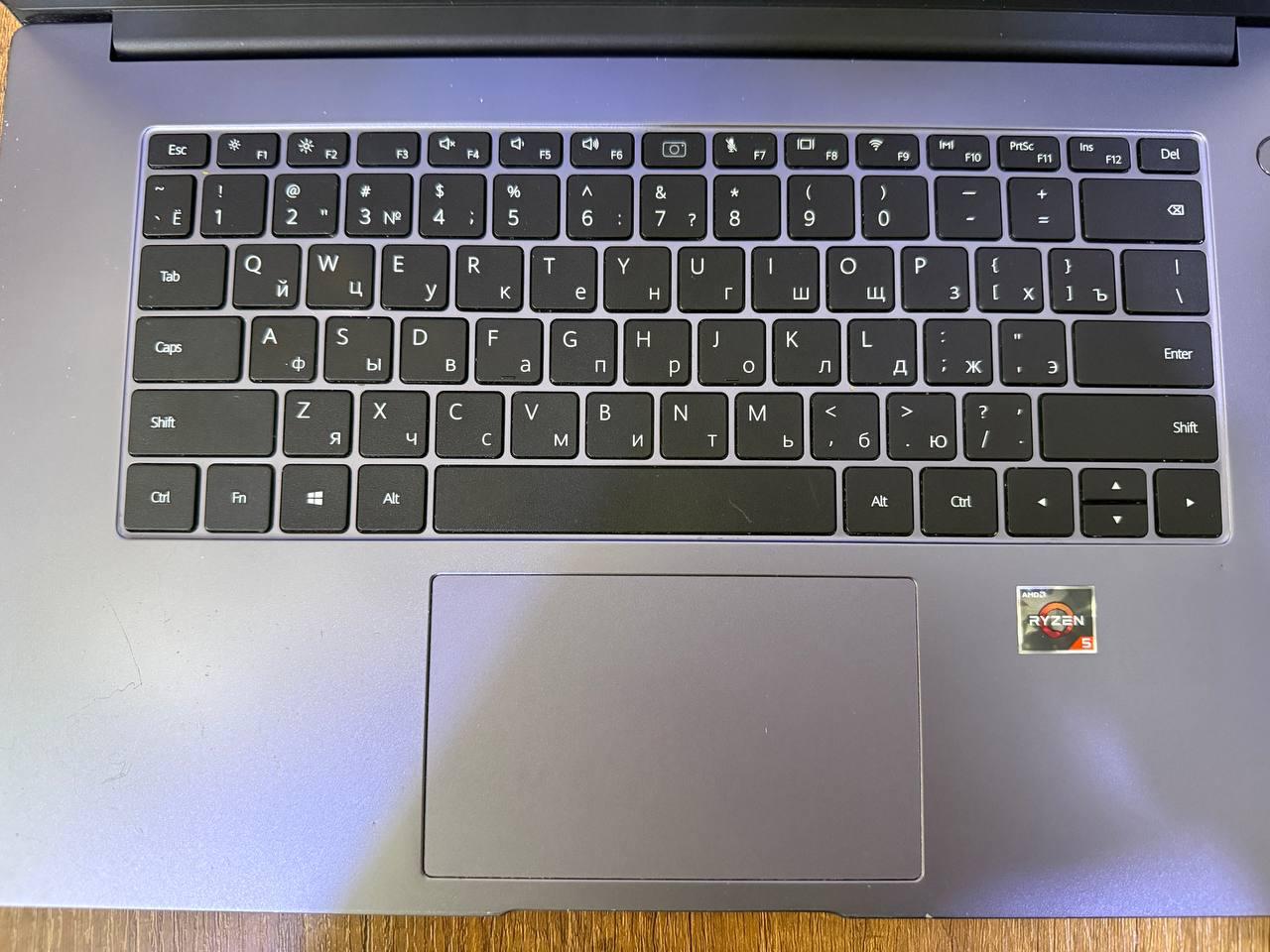 Huawei MateBook D 15 (Ryzen 5 3500U, 8 ГБ, 2 SSD, 15.6" IPS)
