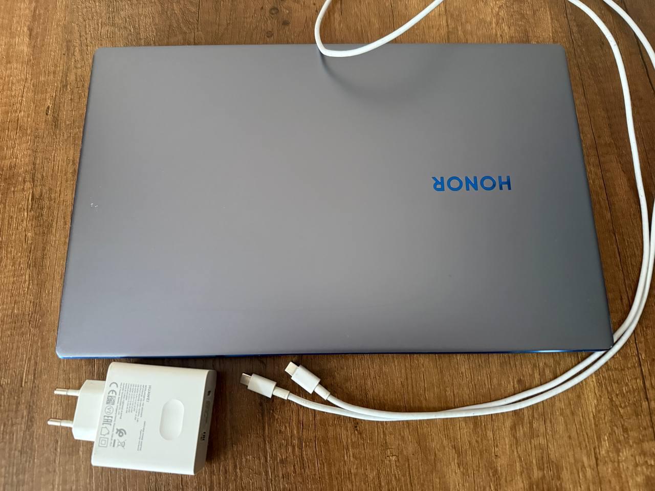 Huawei MateBook D 15 (Ryzen 5 3500U, 8 ГБ, 2 SSD, 15.6" IPS)