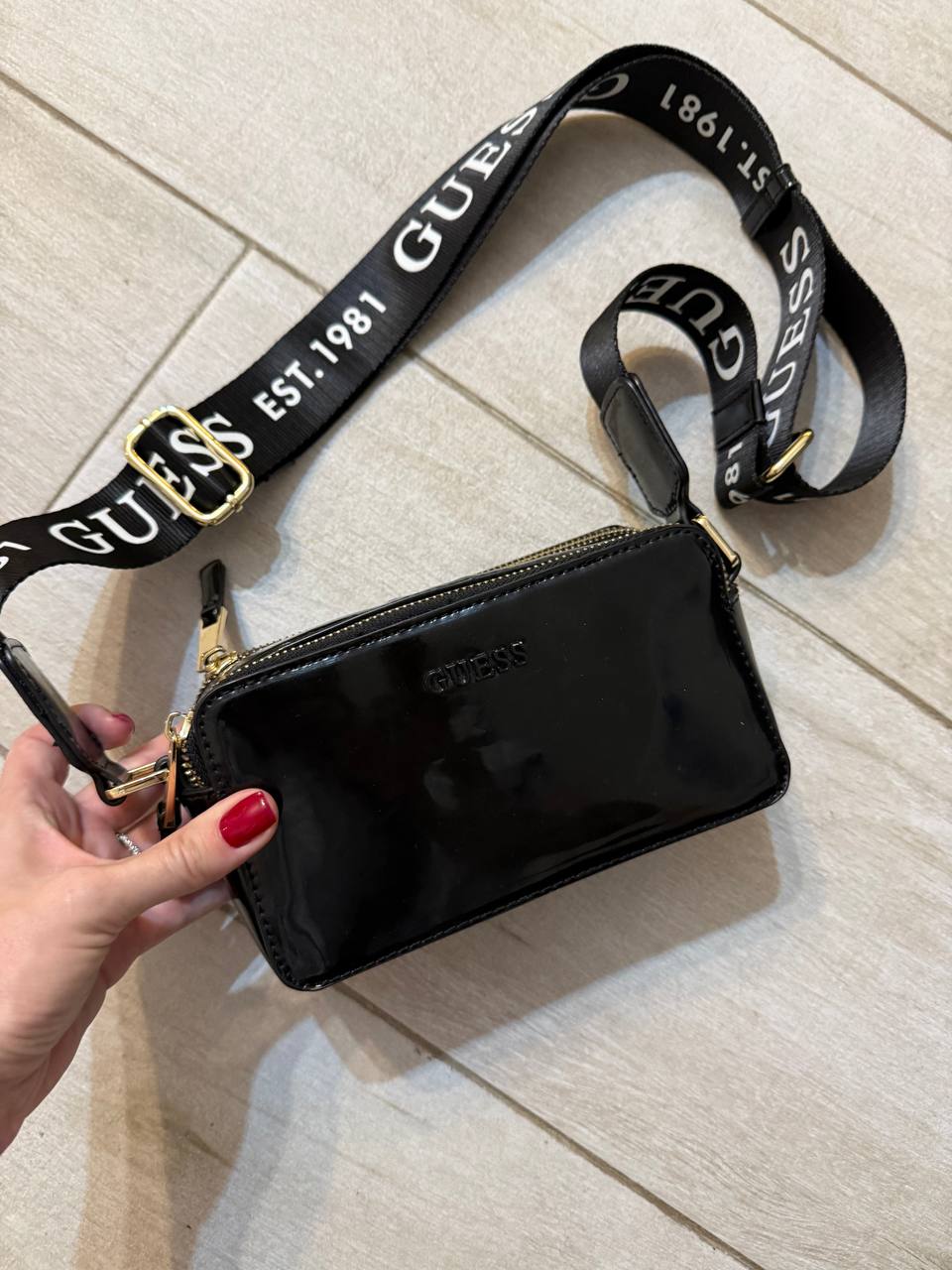 Сумка Guess через плечо