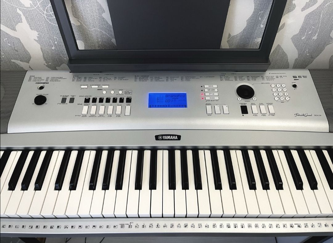 Электронное пианино Yamaha Portatone DGX-230