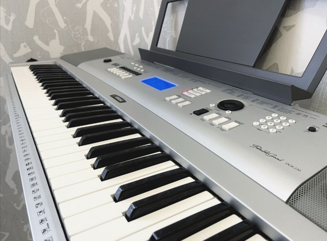 Электронное пианино Yamaha Portatone DGX-230