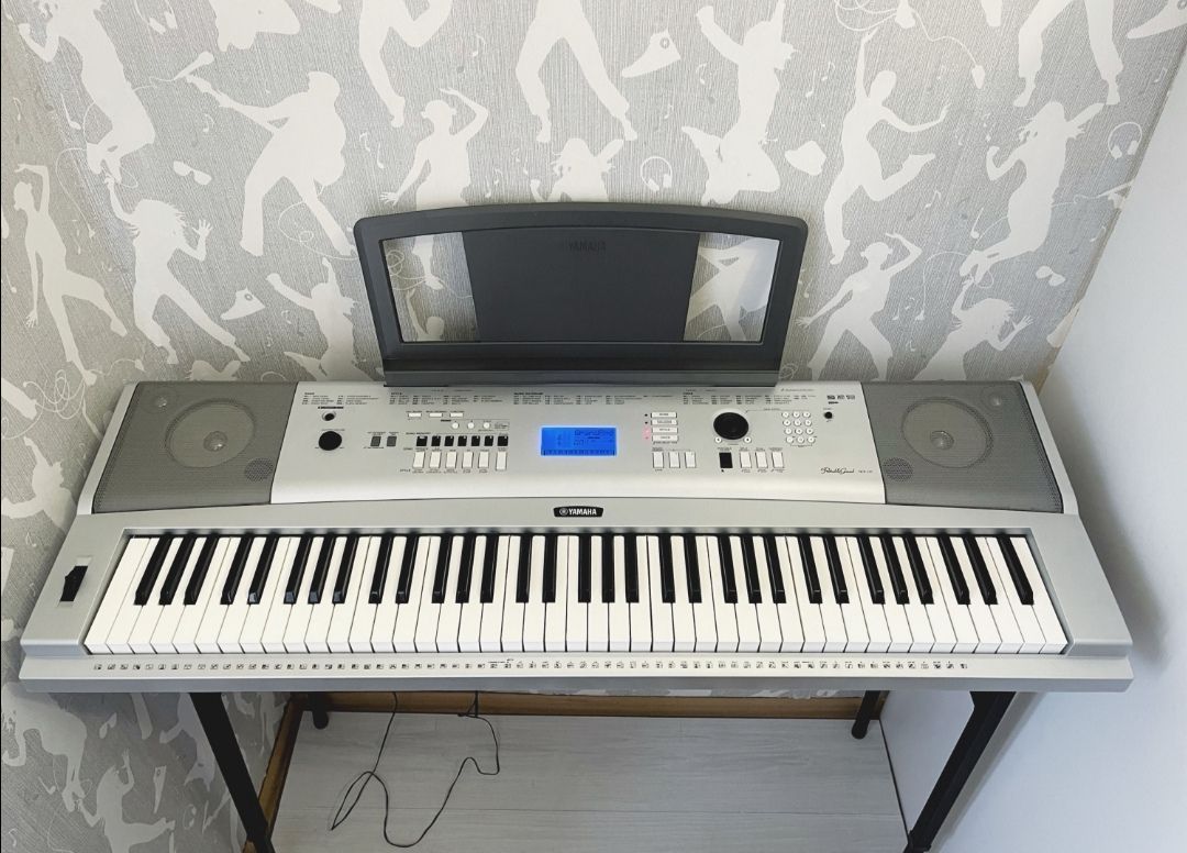 Электронное пианино Yamaha Portatone DGX-230