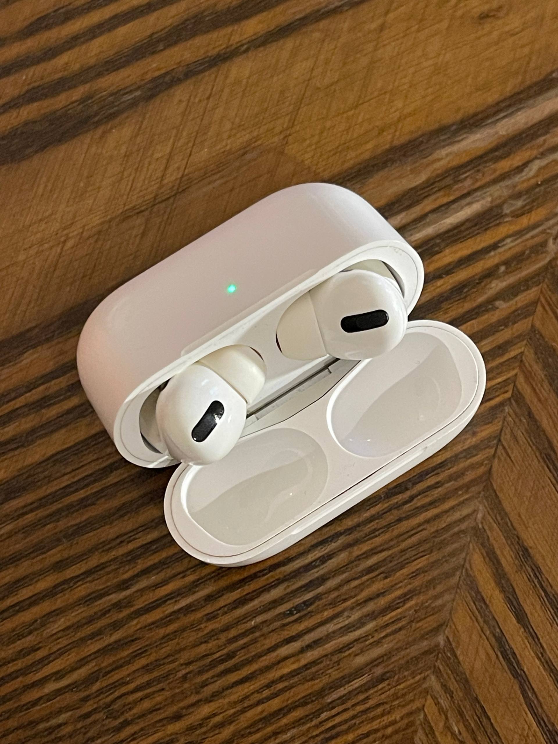 Apple AirPods Pro с амбушюрами размера S