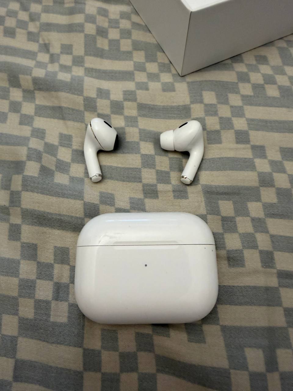 AirPods Pro 2 (Lightning) — левый наушник не работает