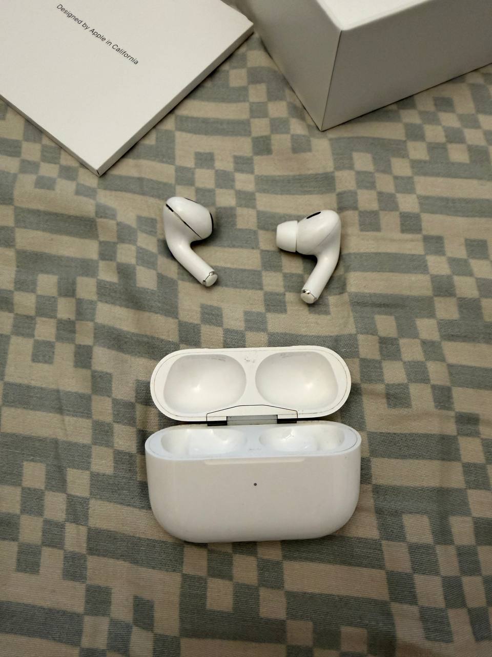 AirPods Pro 2 (Lightning) — левый наушник не работает