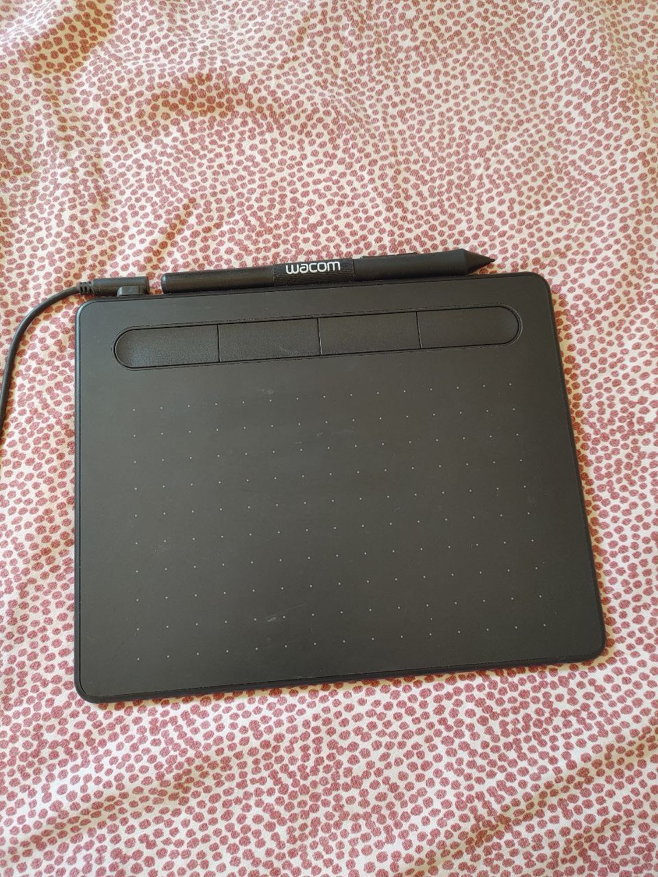 Графический планшет Wacom Intuos Small + 2 пары перчаток