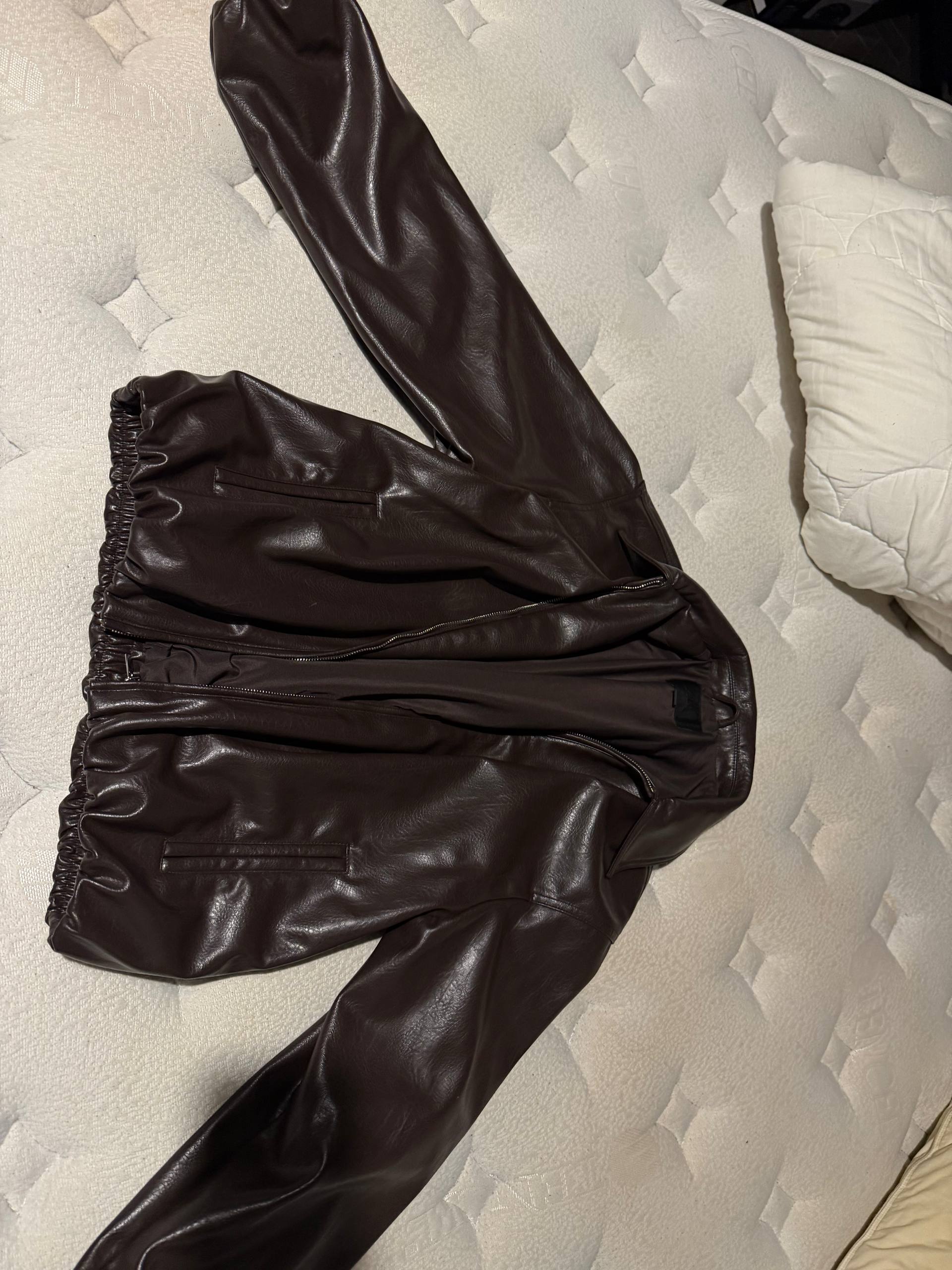 Кожаная куртка Zara коричневая, размер XS