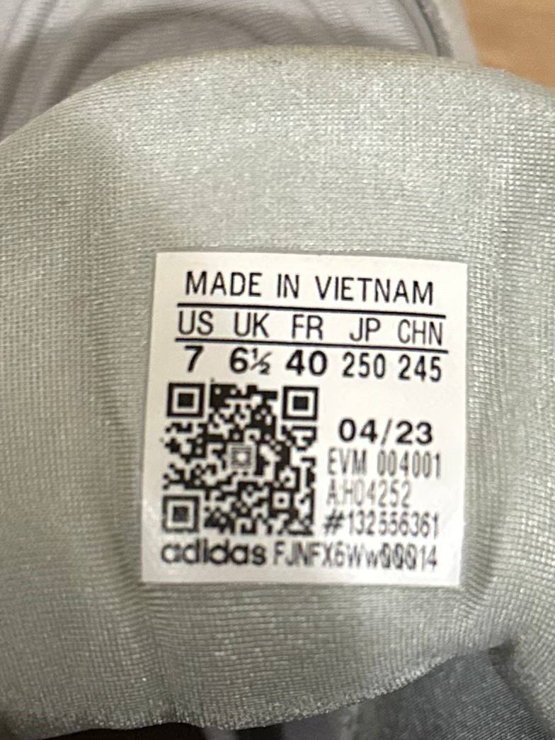 Кроссовки Adidas Ozelia, размер 40
