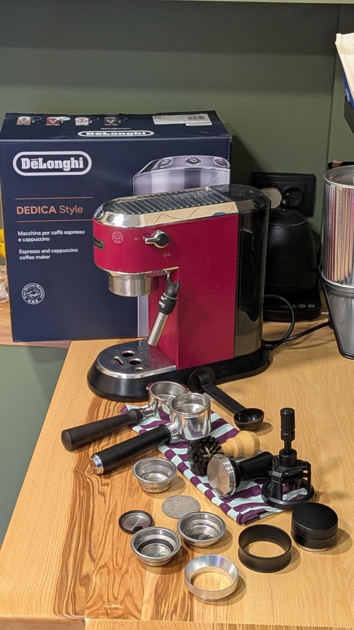 Кофемашина De'Longhi Dedica Style