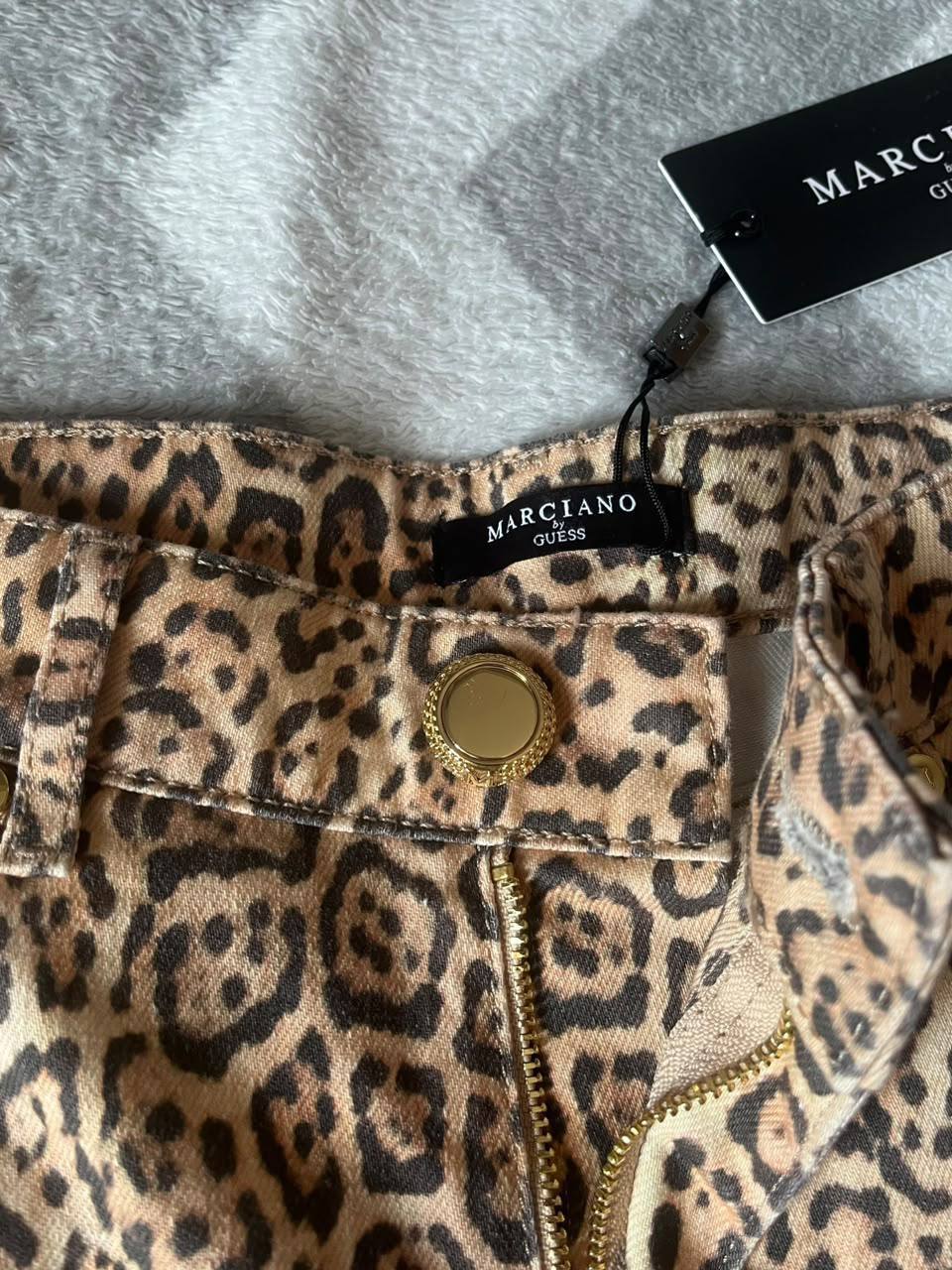 Джинсы GUESS с леопардовым принтом