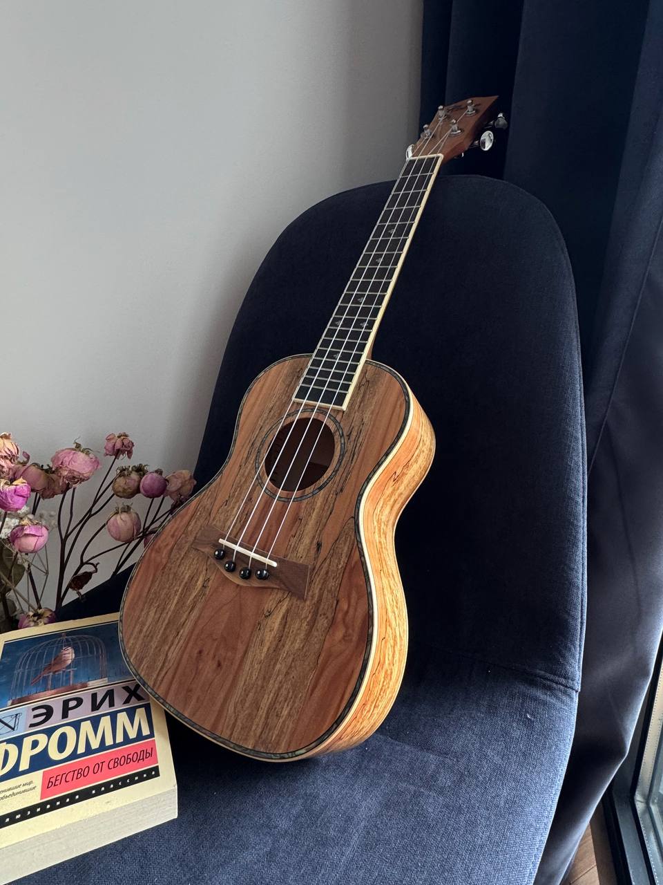 Укулеле новая