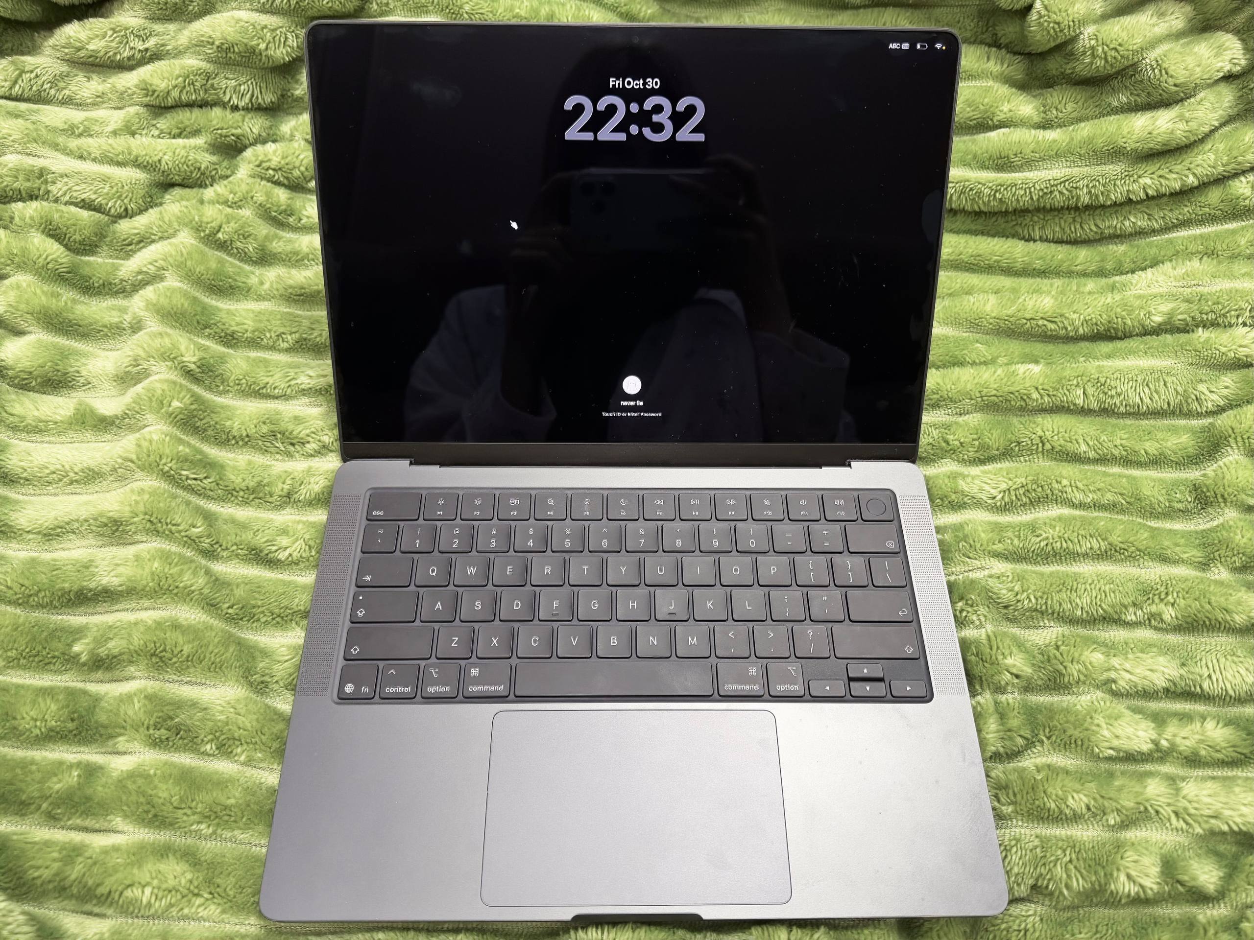 MacBook Pro M5 Pro 24 ГБ / 1 ТБ, Space Black
