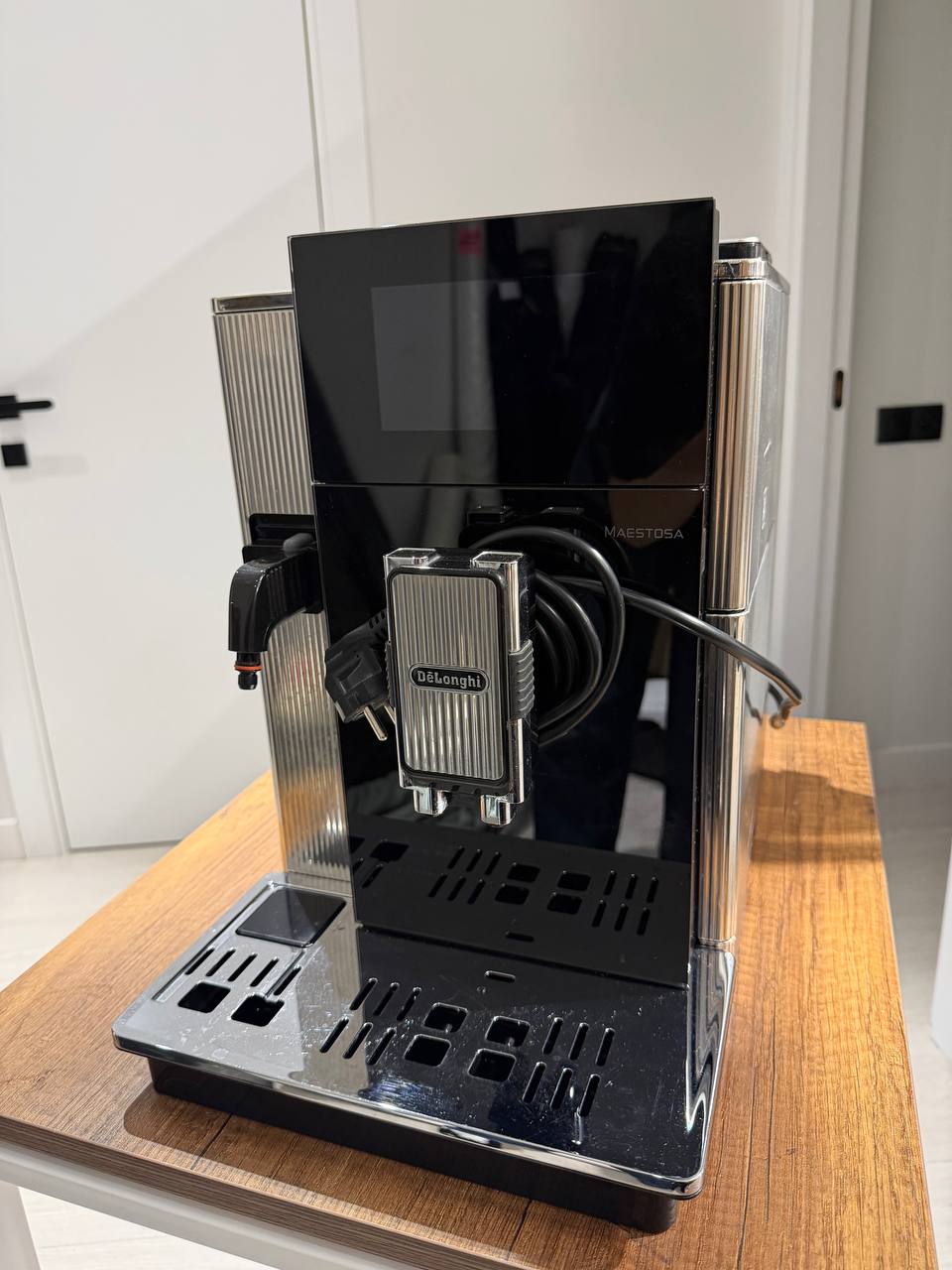 Кофемашина De'Longhi Maestosa EPAM960.75.GLM