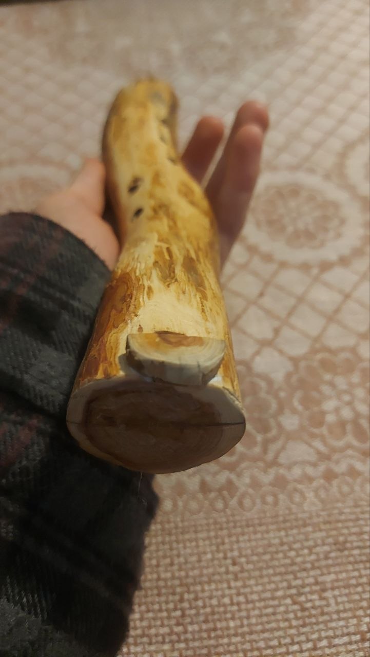 Флейта из ветви можжевельника, строй D (Ре), минорная пентатоника