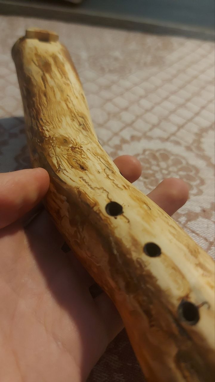 Флейта из ветви можжевельника, строй D (Ре), минорная пентатоника