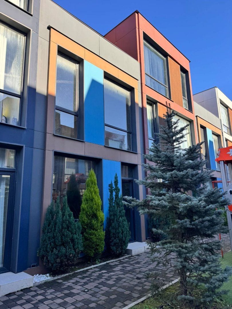 Polo Villas Parklane — таунхаус 112 кв.м, 3 этажа, черный каркас