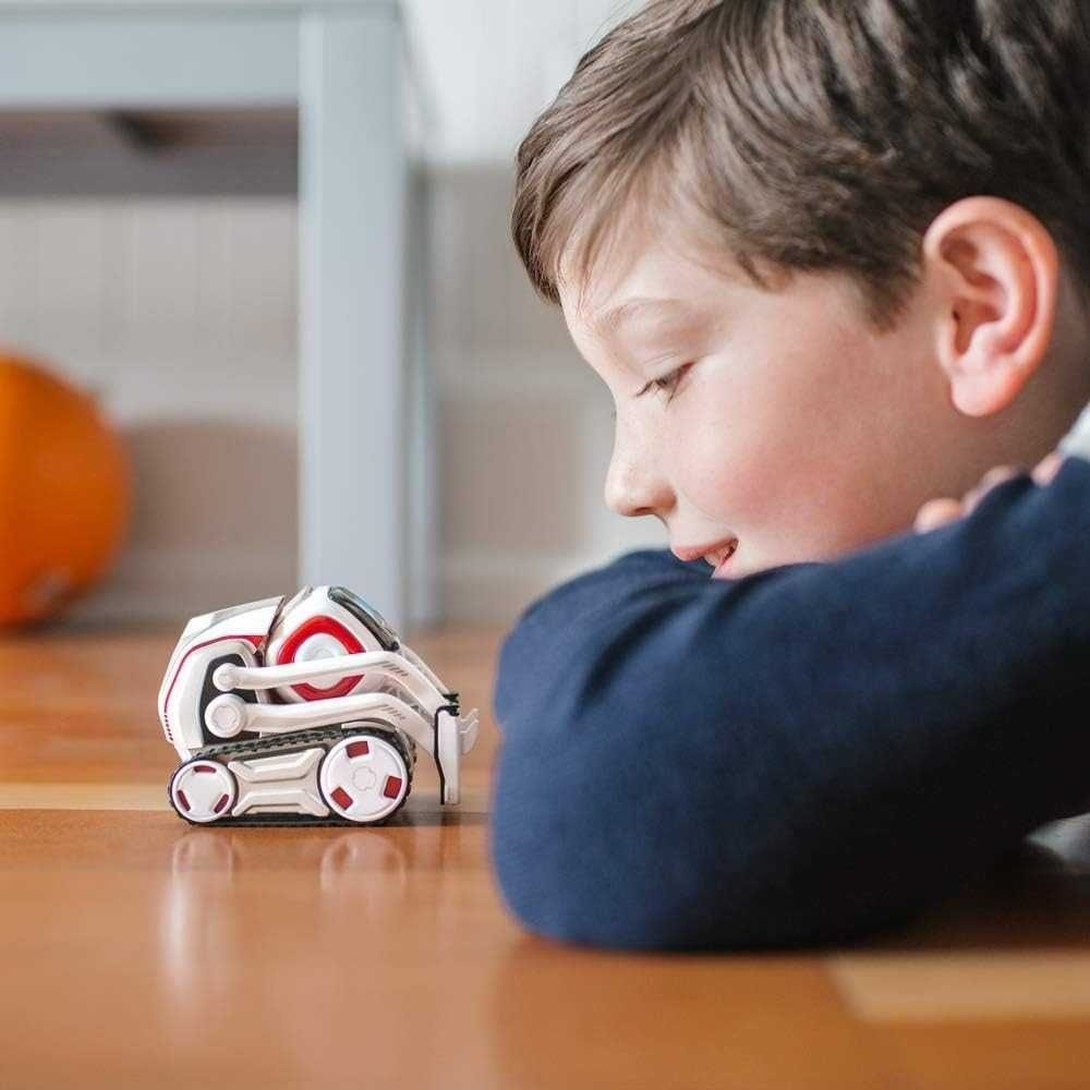 Cozmo Anki — интерактивный робот с ИИ для игр и обучения